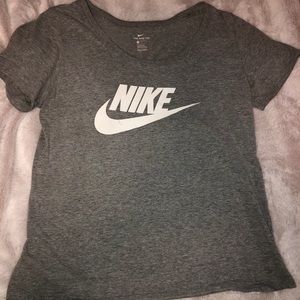 Grey Nike Tee-Shirt (medium)